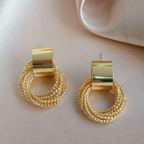 Minimalist gold earrings - Picture 2 of 4